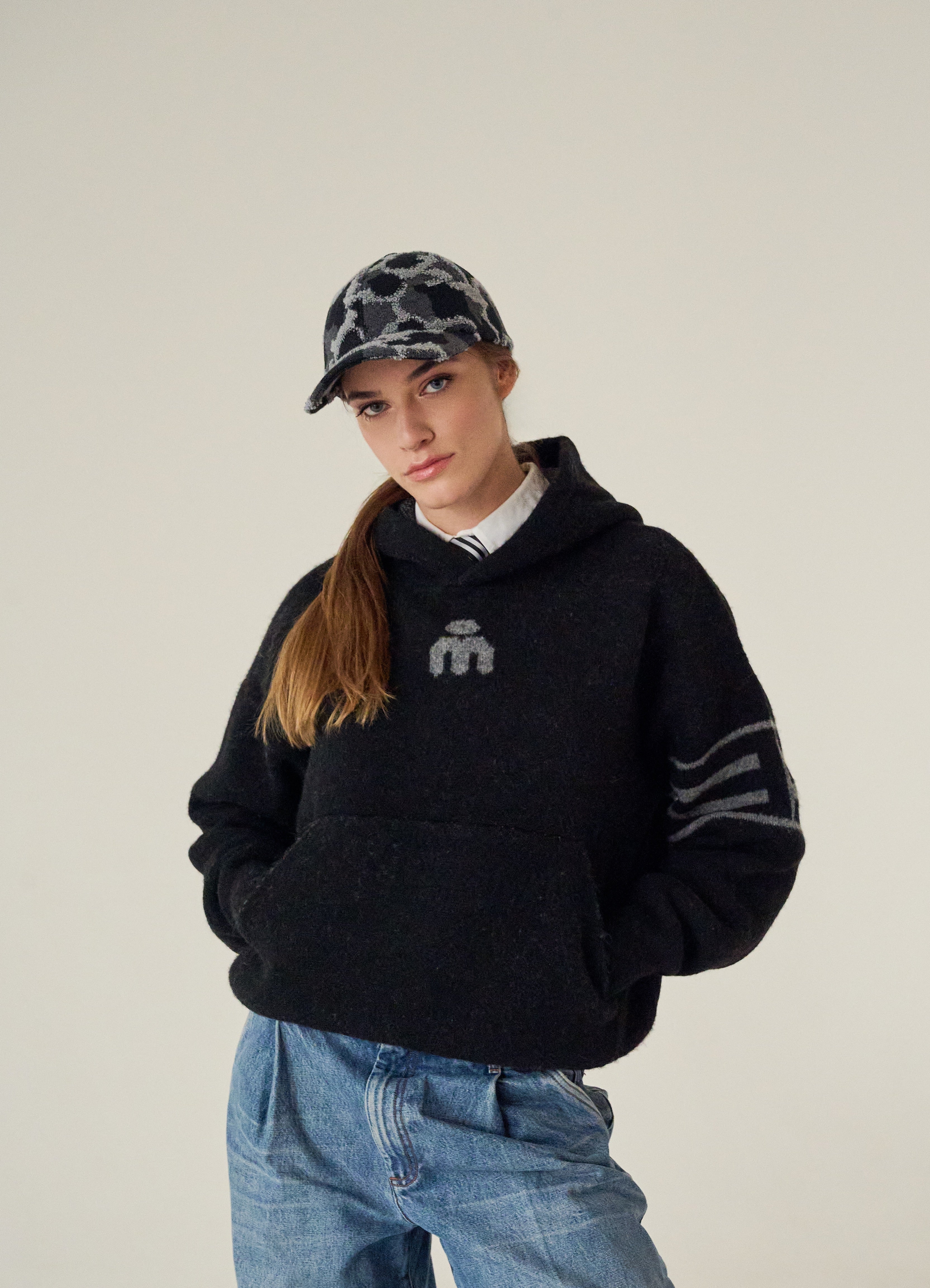 Thirty-Nine Hoodie Black